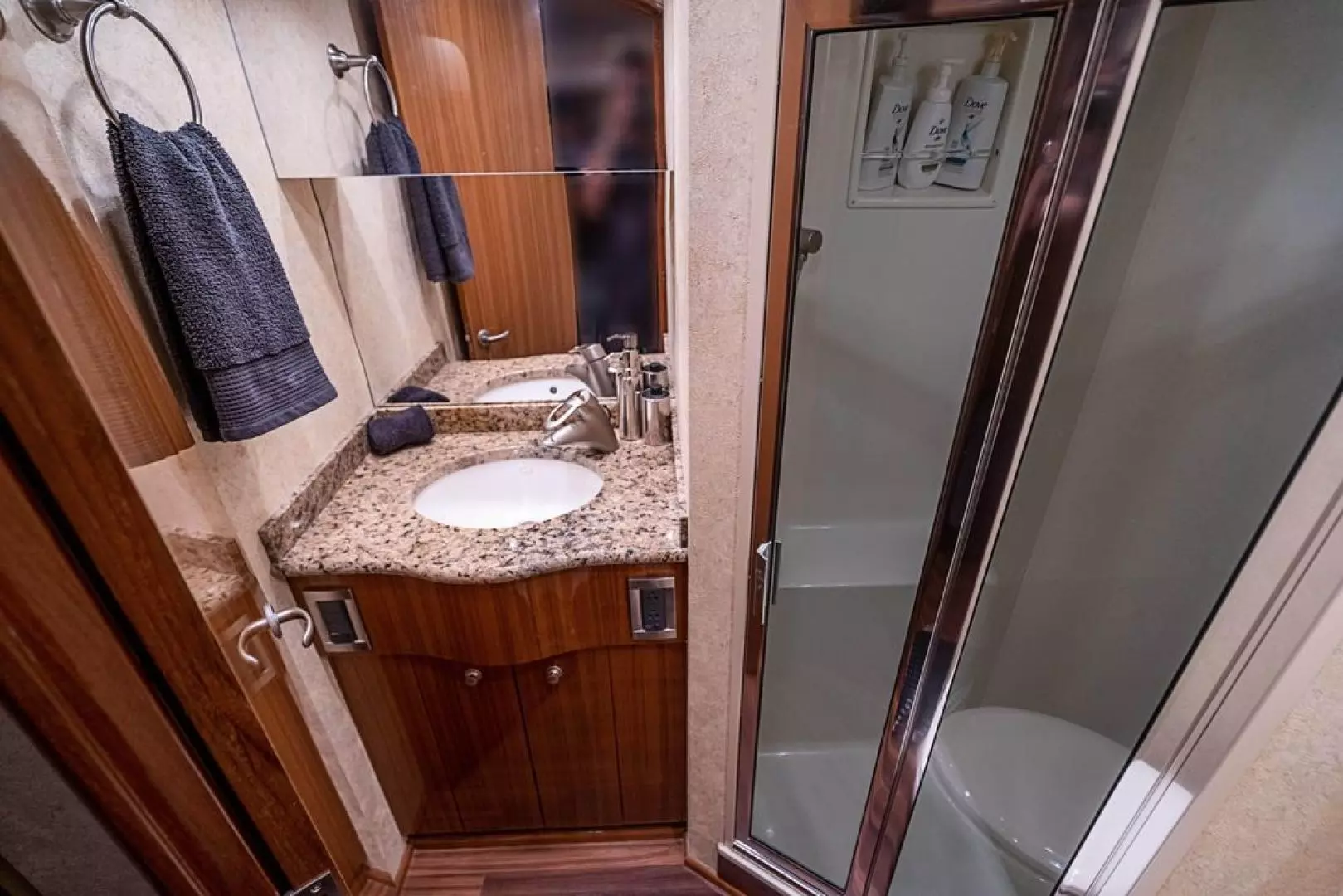 2007 Viking Enclosed Bridge - Image 40
