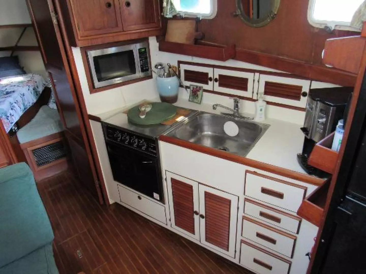 1987 Offshore Yachts Yachtfisher CPMY - Image 7