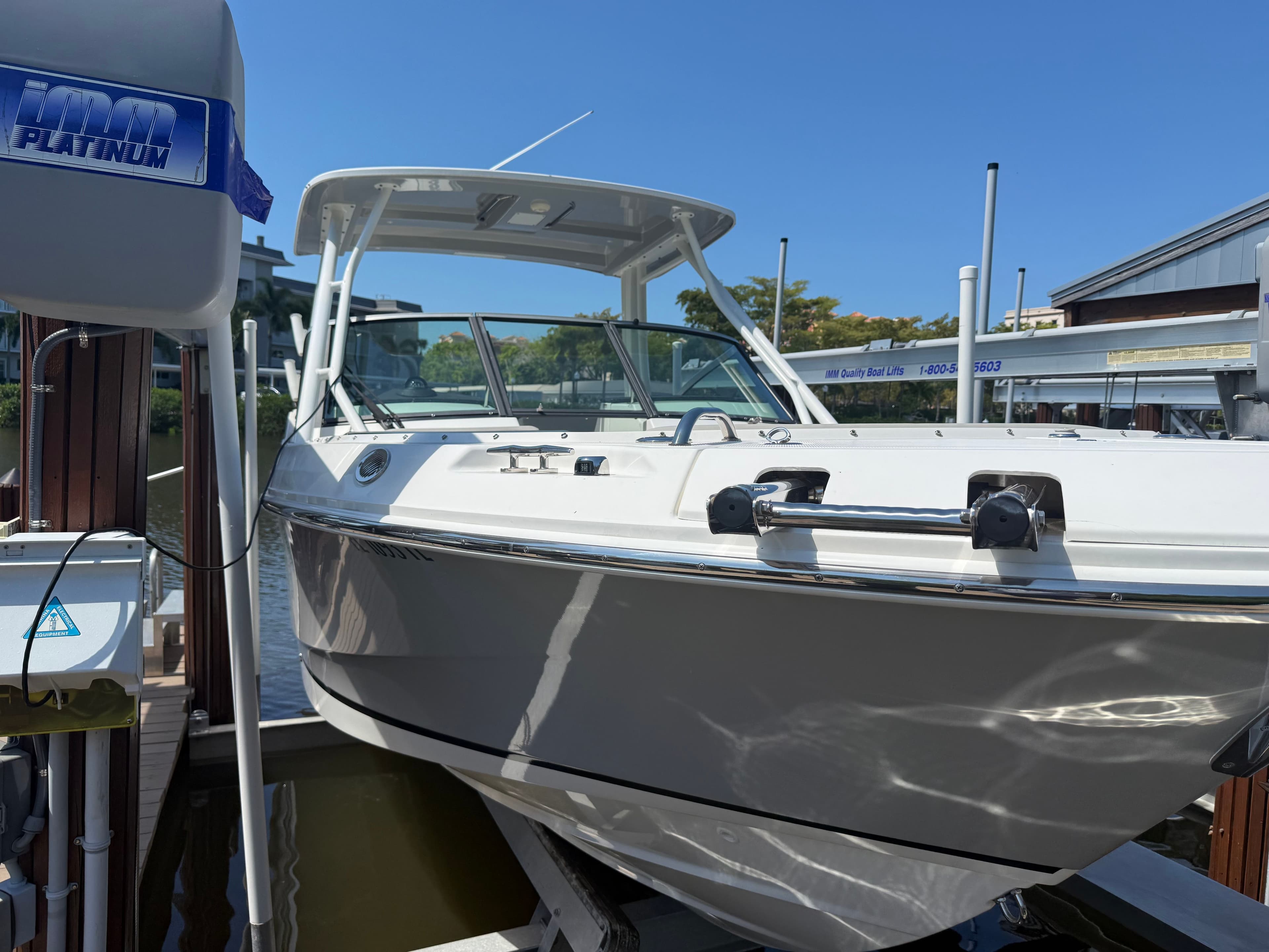 2023 Boston Whaler 240 Vantage - 2