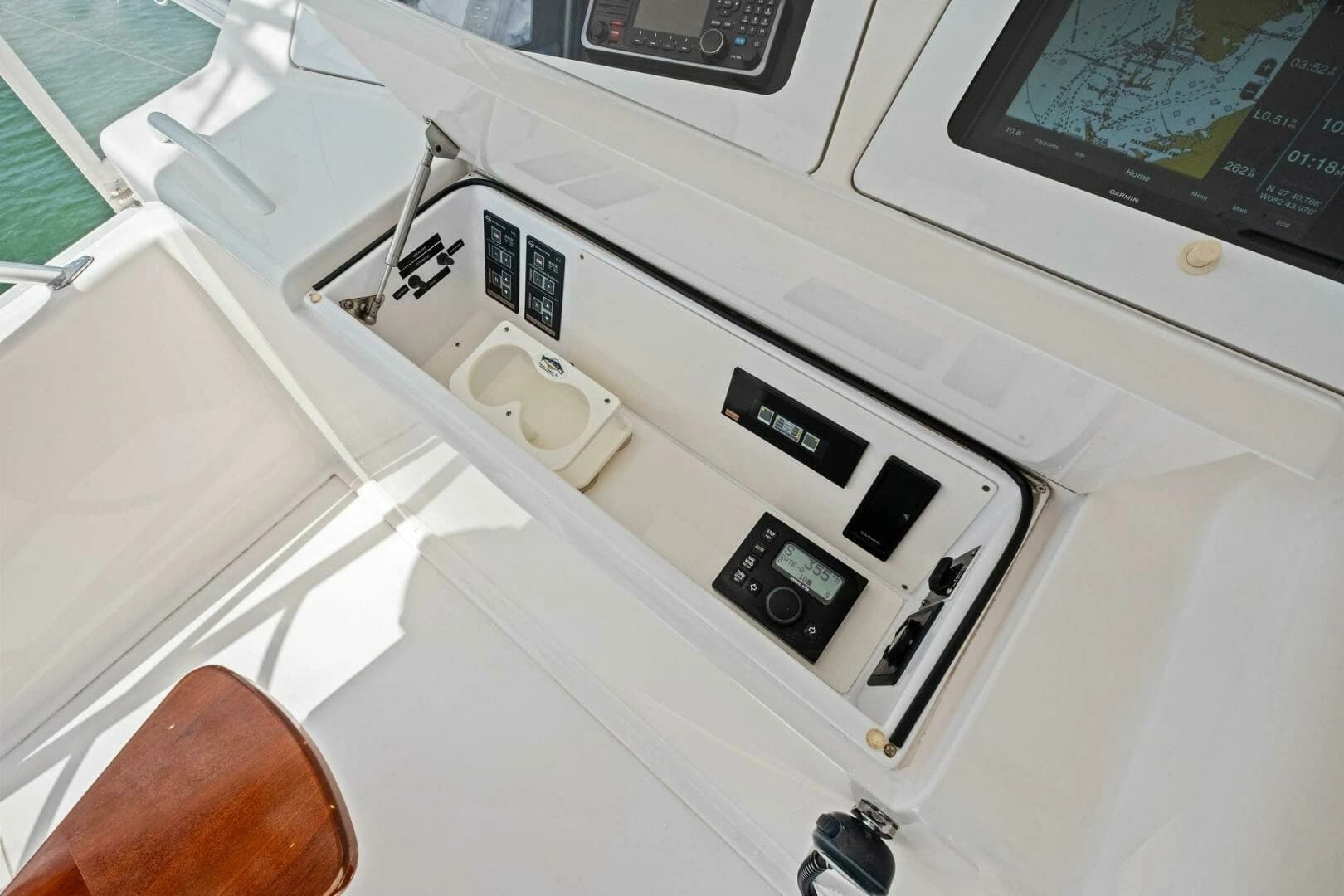 2006 Viking 56 Convertible - Image 47