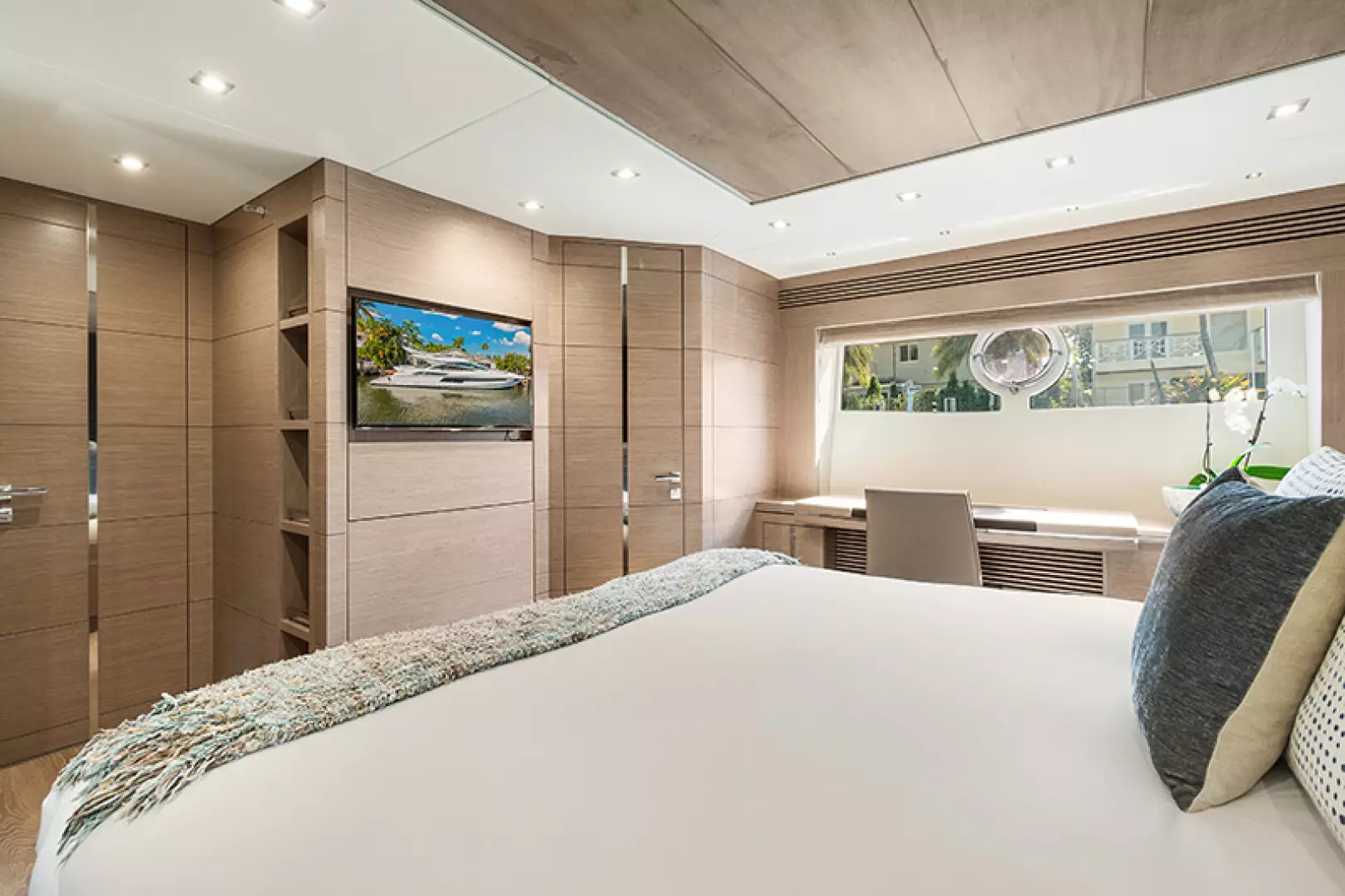 2015 Sunseeker Sport Yacht 68 - Image 12