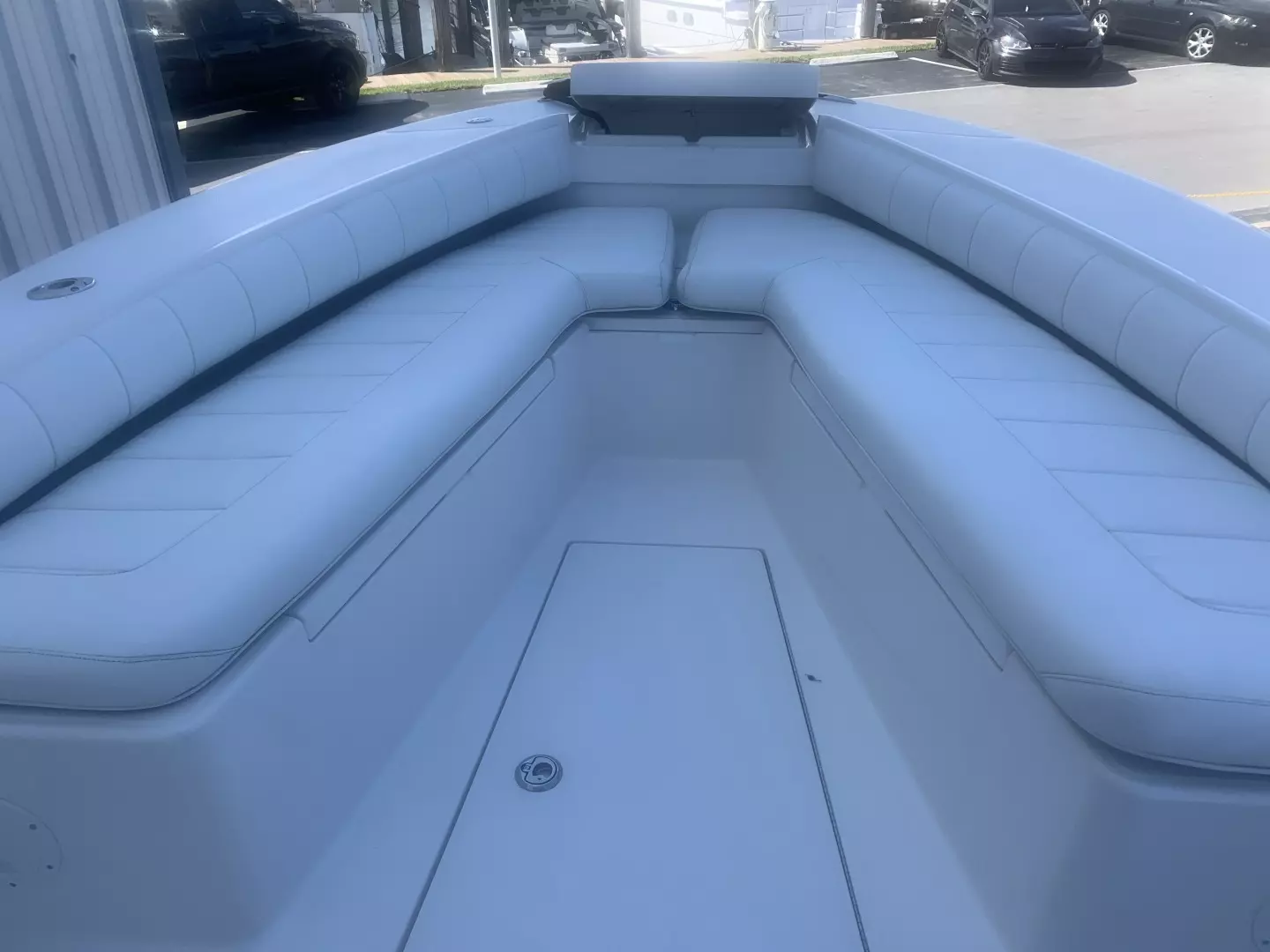 2010 Regulator 26 Forwarding Seating - Image 7
