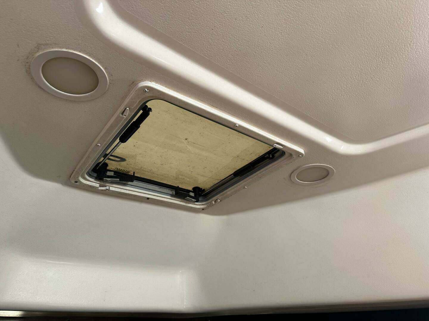 1994 Intrepid 376 Walkaround - Image 57