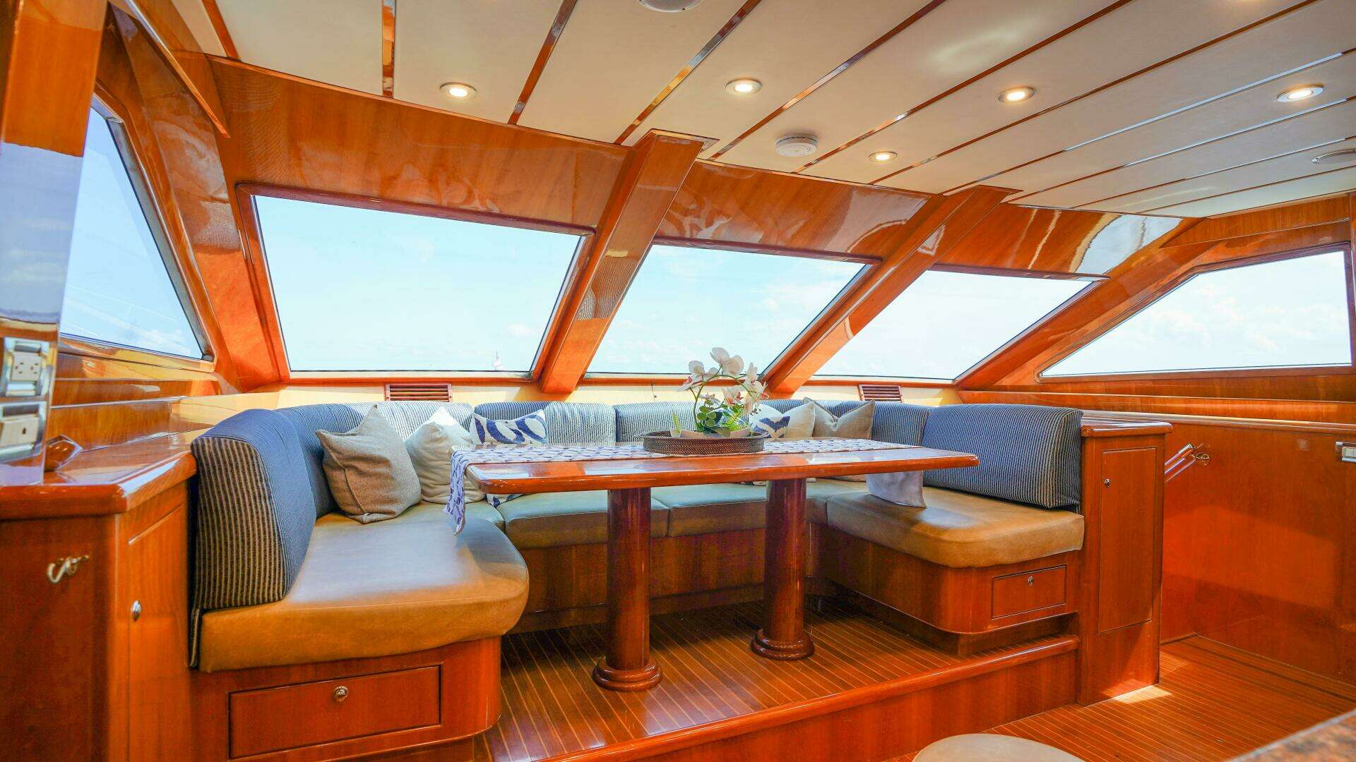 2001 Motor Yacht 82MY - Image 23