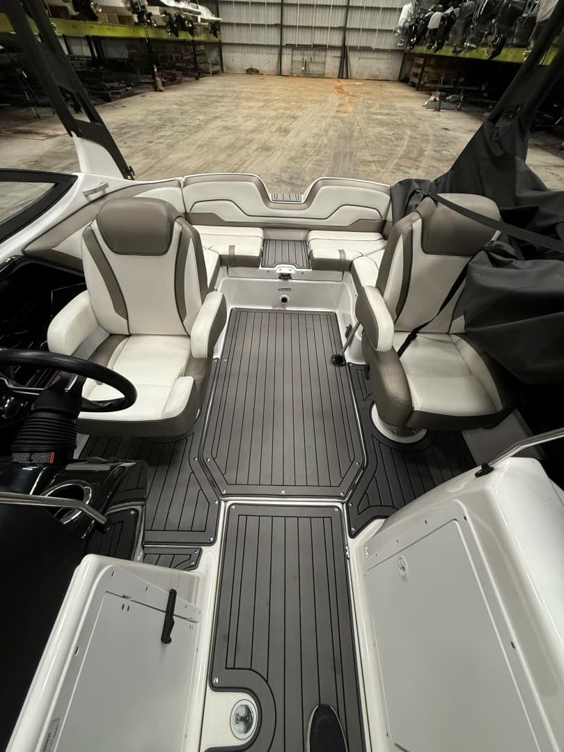 2018 Yamaha Boats 212 Limited S - Image 9