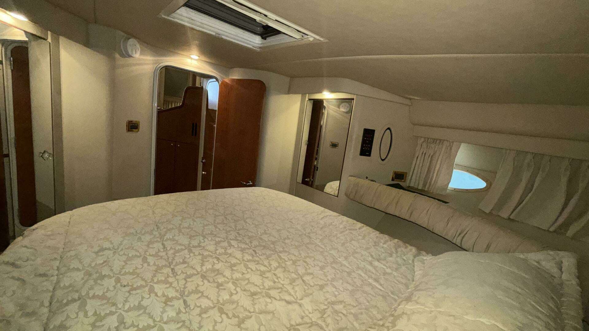 2000 Sea Ray 380 Aft Cabin - Image 31