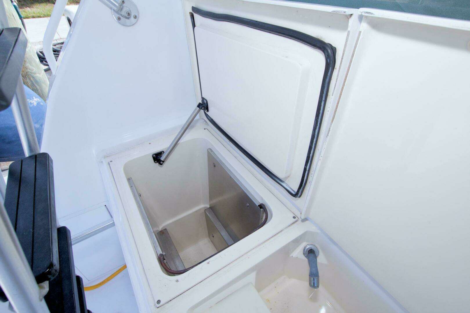 1990 Viking 53 Convertible - Image 28
