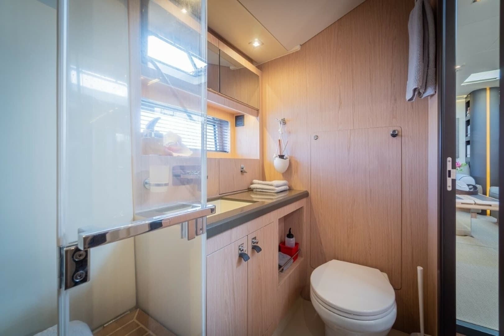 2020 Beneteau Oceanis Yacht 62 - Image 43