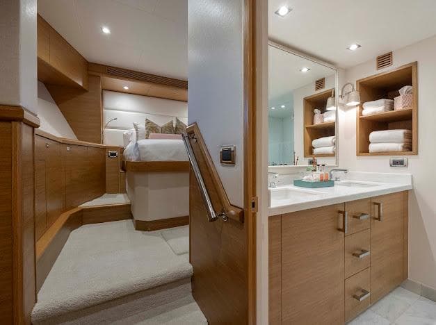 2015 Hatteras 100 Raised Pilothouse - 141