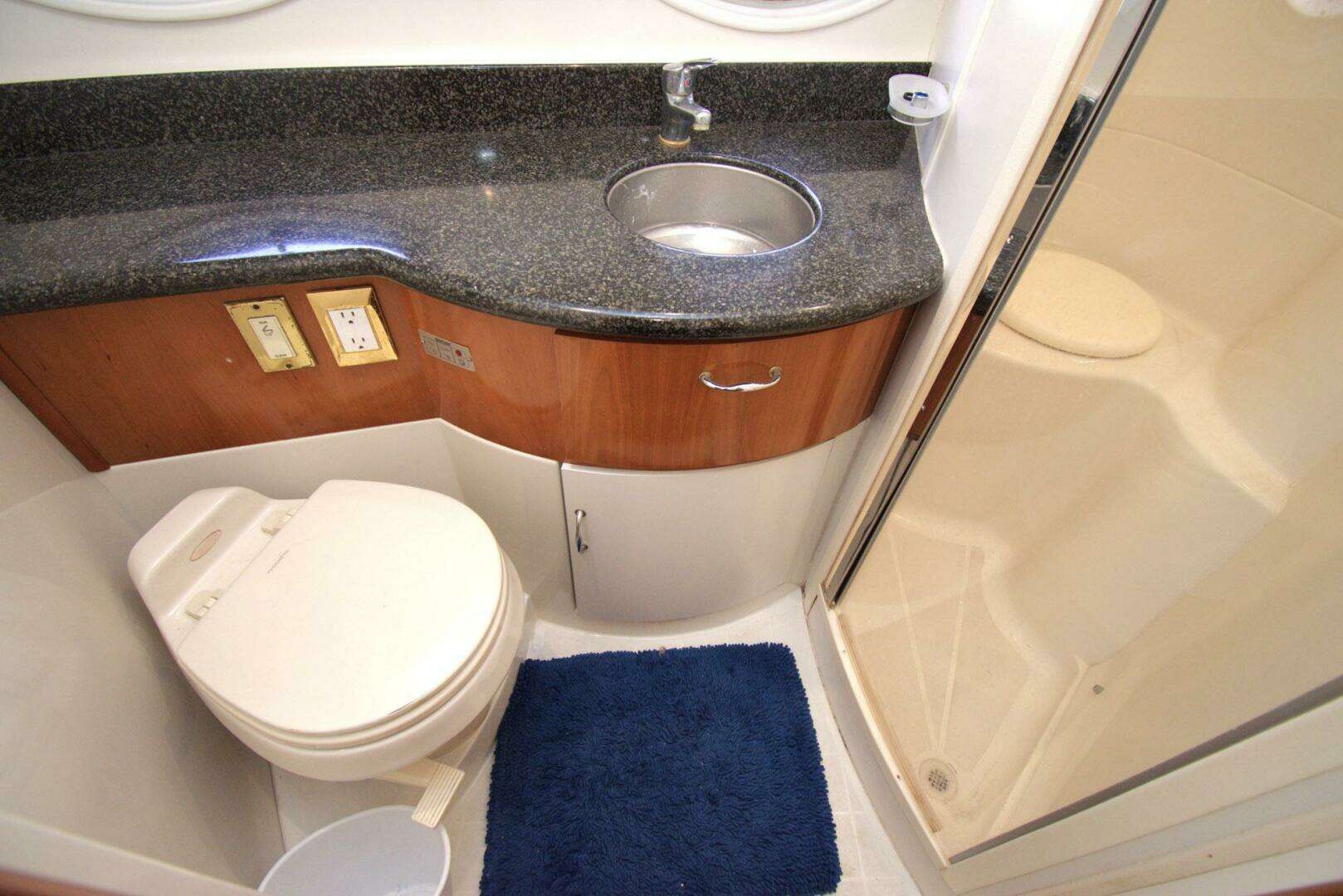 2005 Carver 444 Cockpit Motor Yacht - Image 35