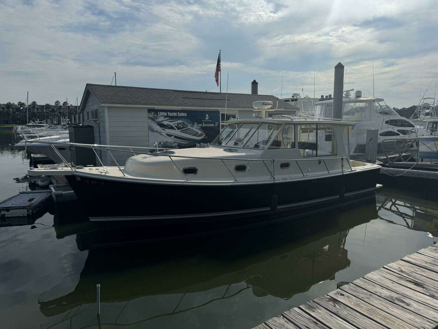 2008 Mainship 34 Pilot Hardtop - Image 3