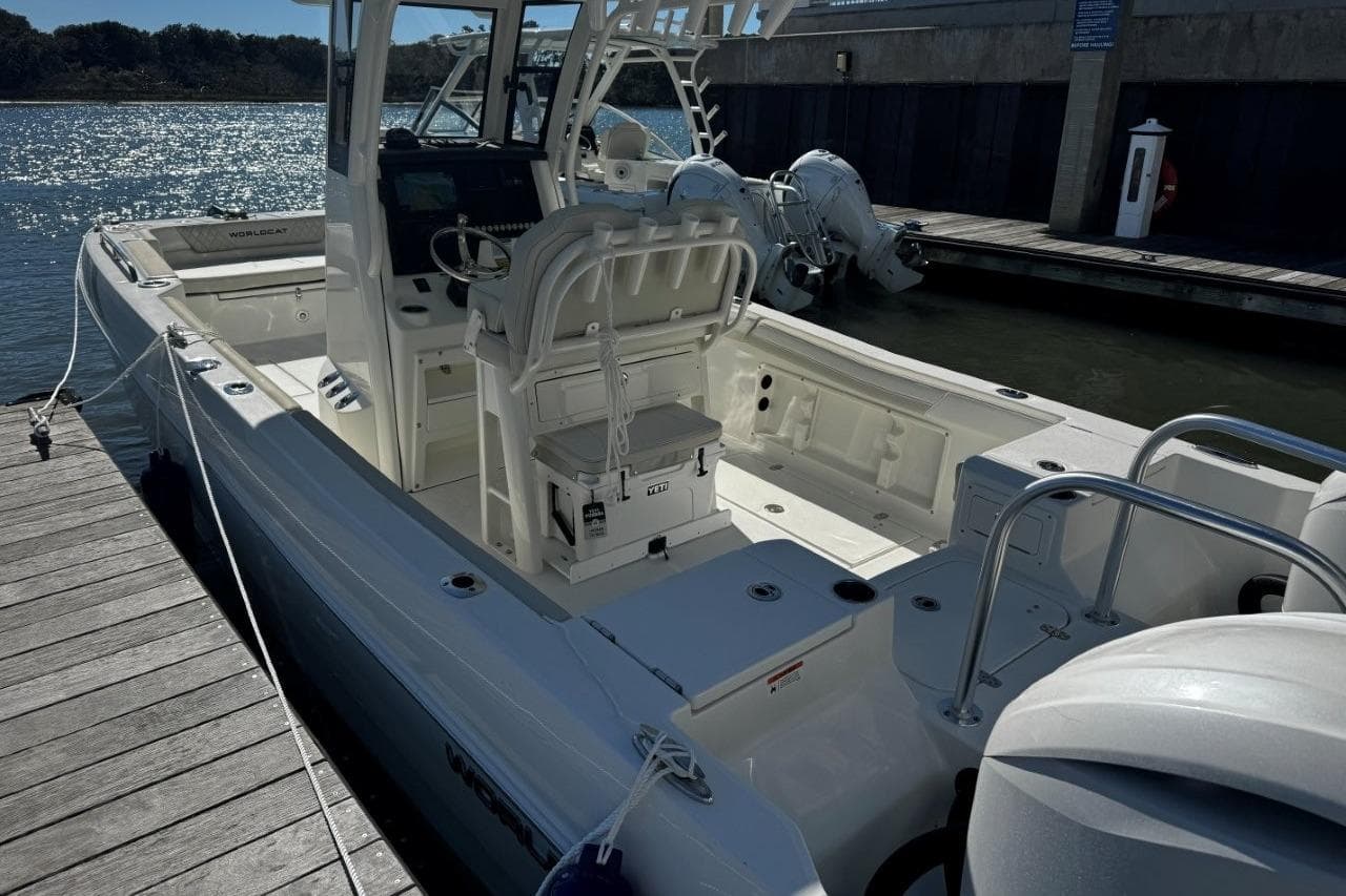 2026 World Cat 235 TE boat docked, showcasing spacious deck and modern design.