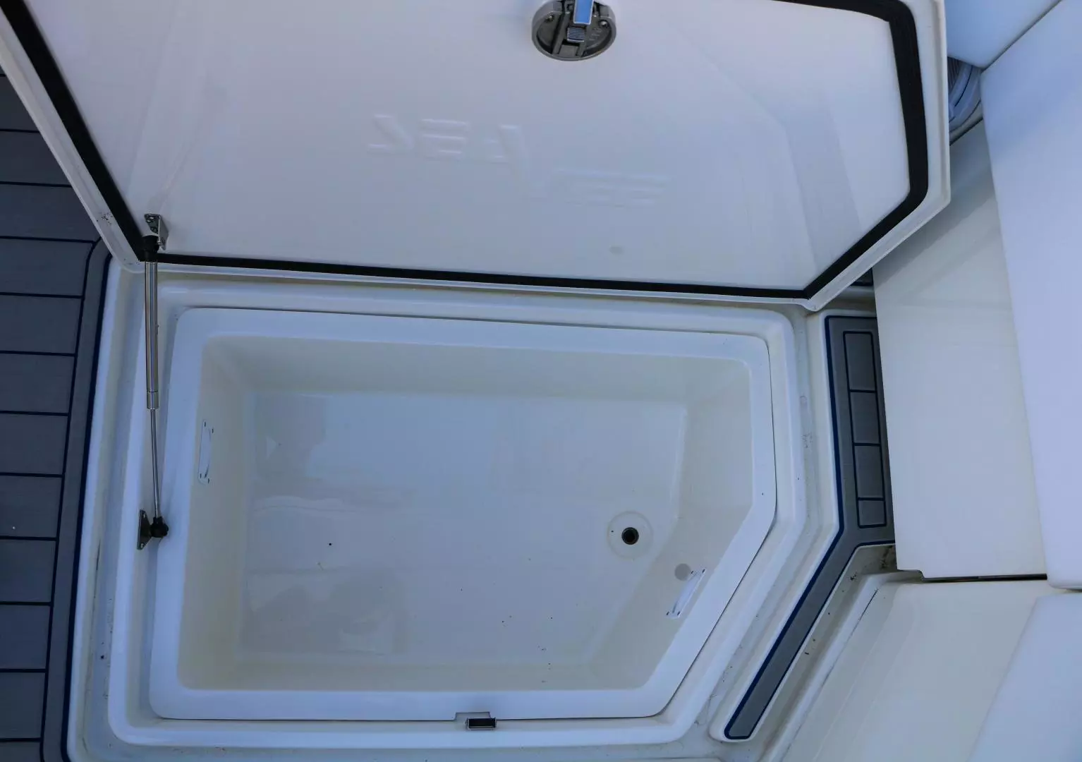 2016 SeaVee 390Z - Image 14
