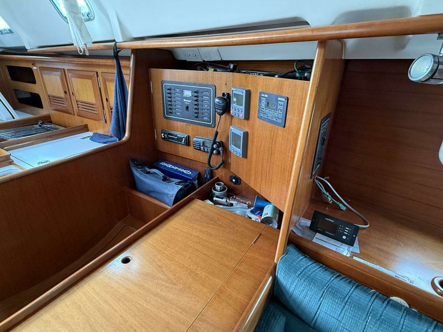 2000 Beneteau 361 - Image 14