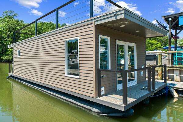 2025 Custom Hank's 40 Houseboat - Image 1