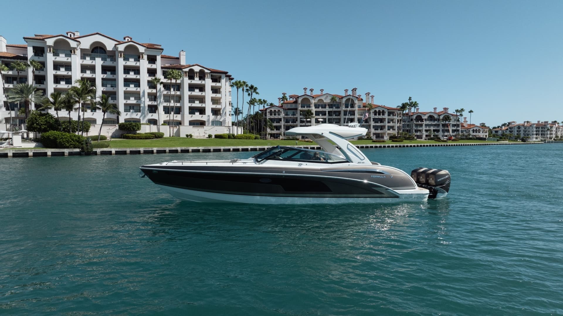 2018 Formula 350 Crossover Bowrider - Image 8