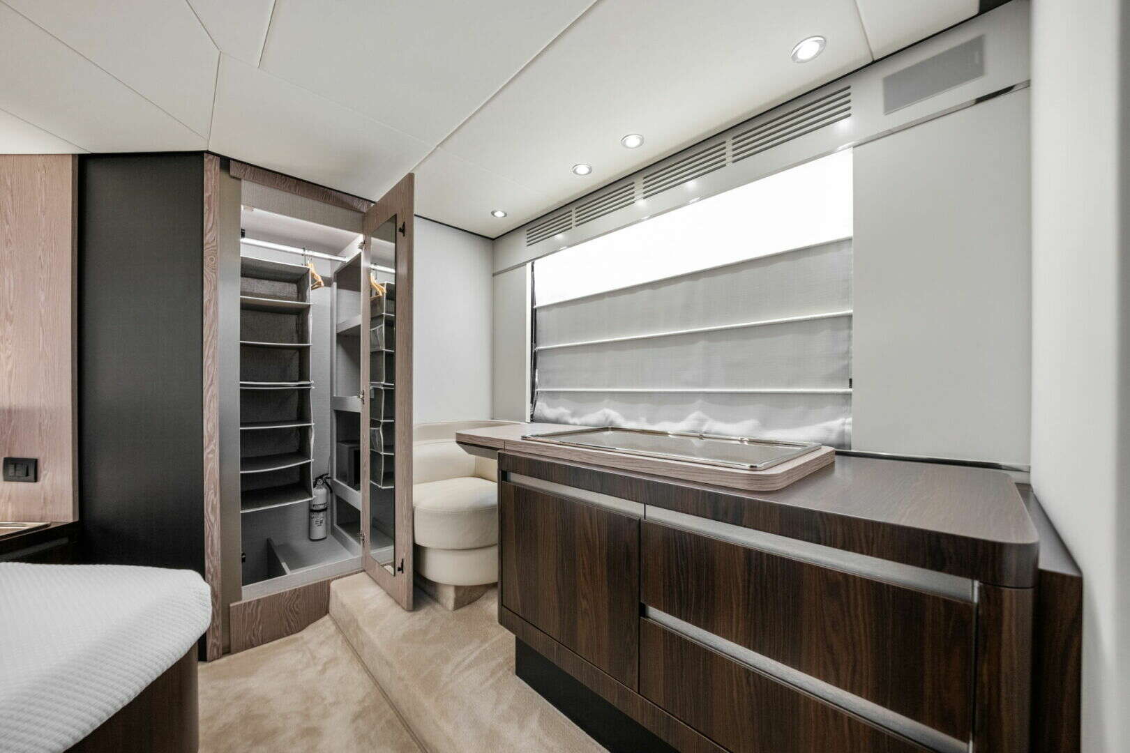 2022 Azimut S6 - Image 67