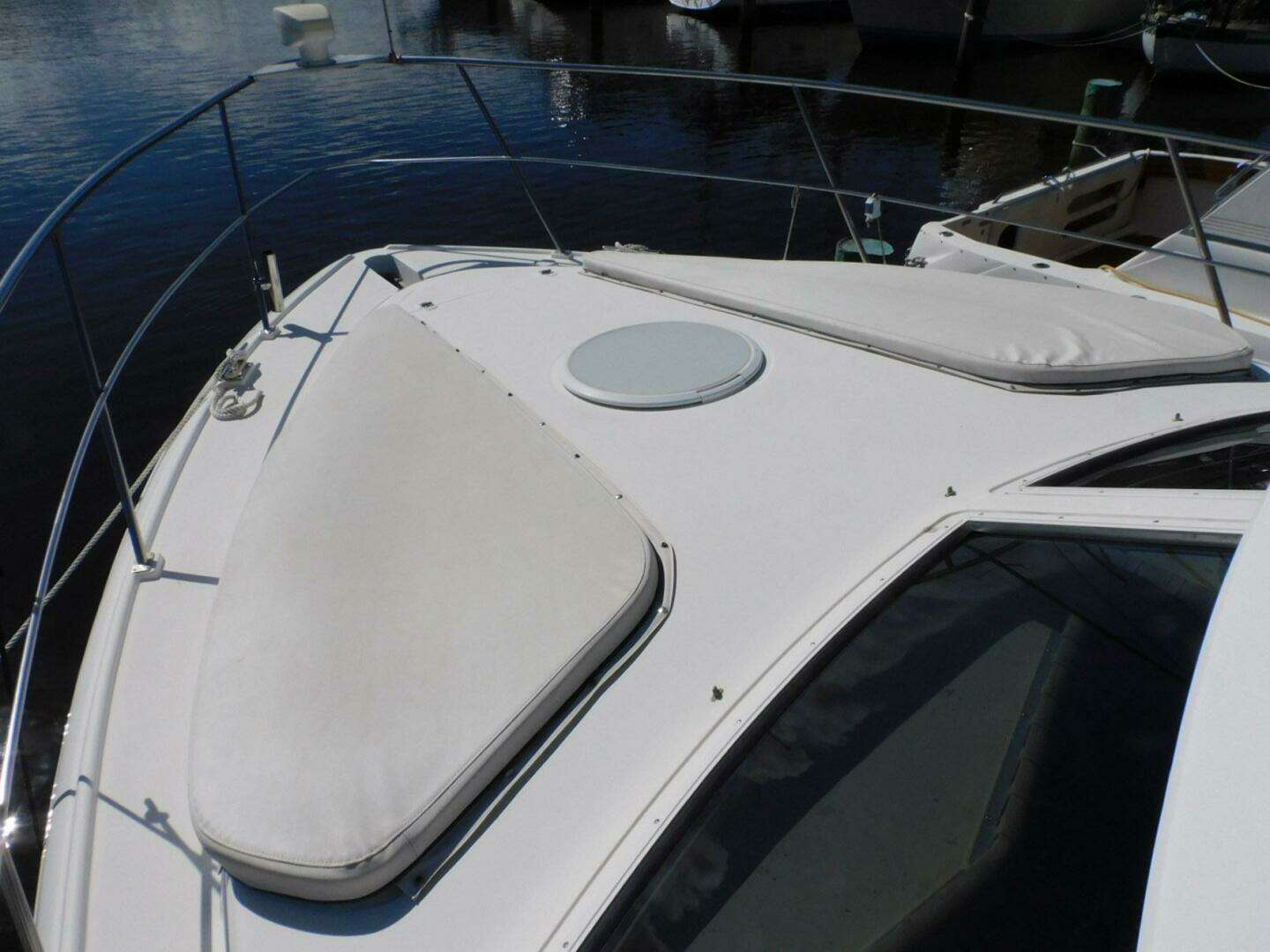 2003 Cruisers Yachts 3750 Motoryacht - Image 24
