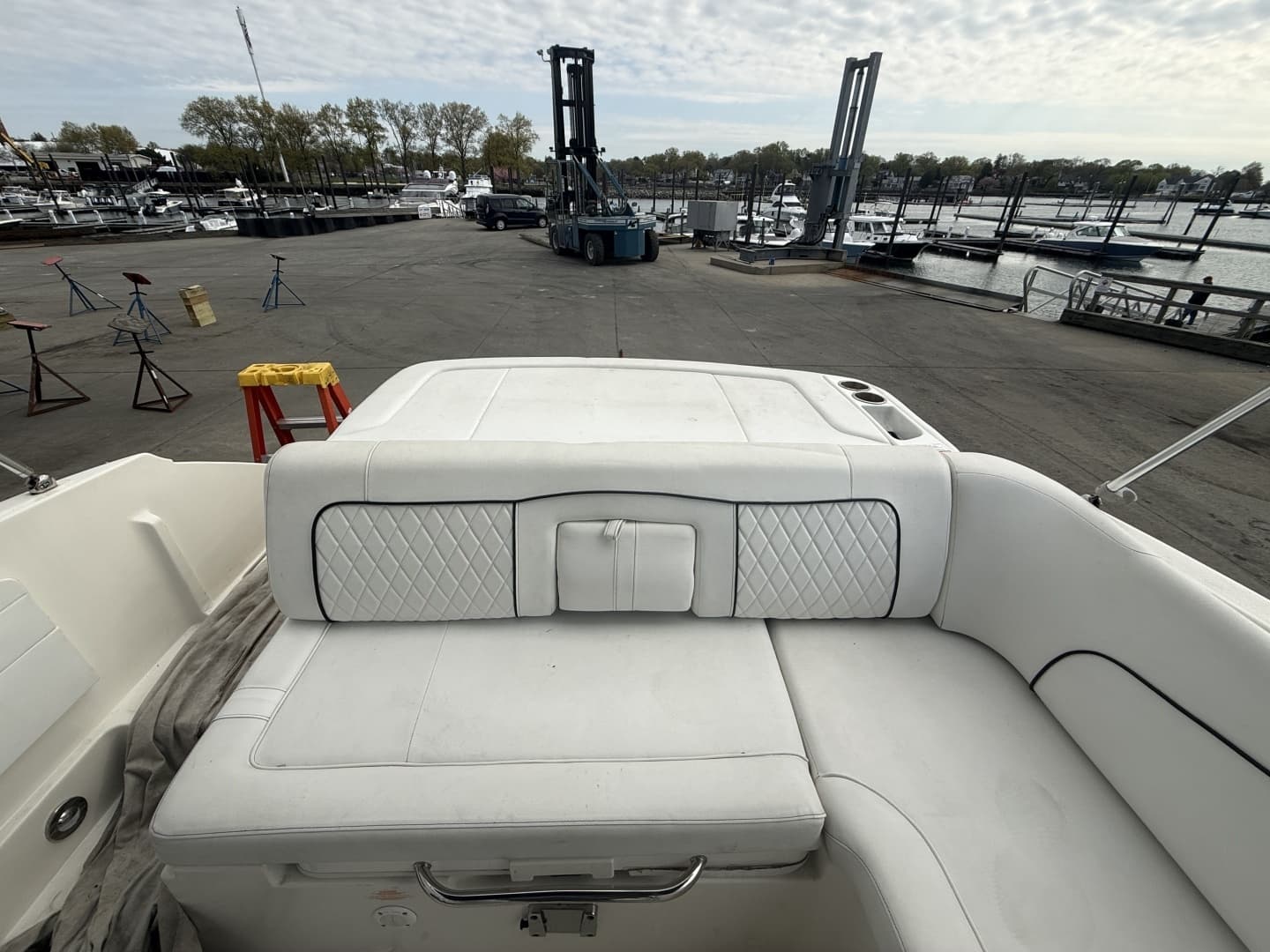 2015 Sea Ray 240 Sundeck - Image 13