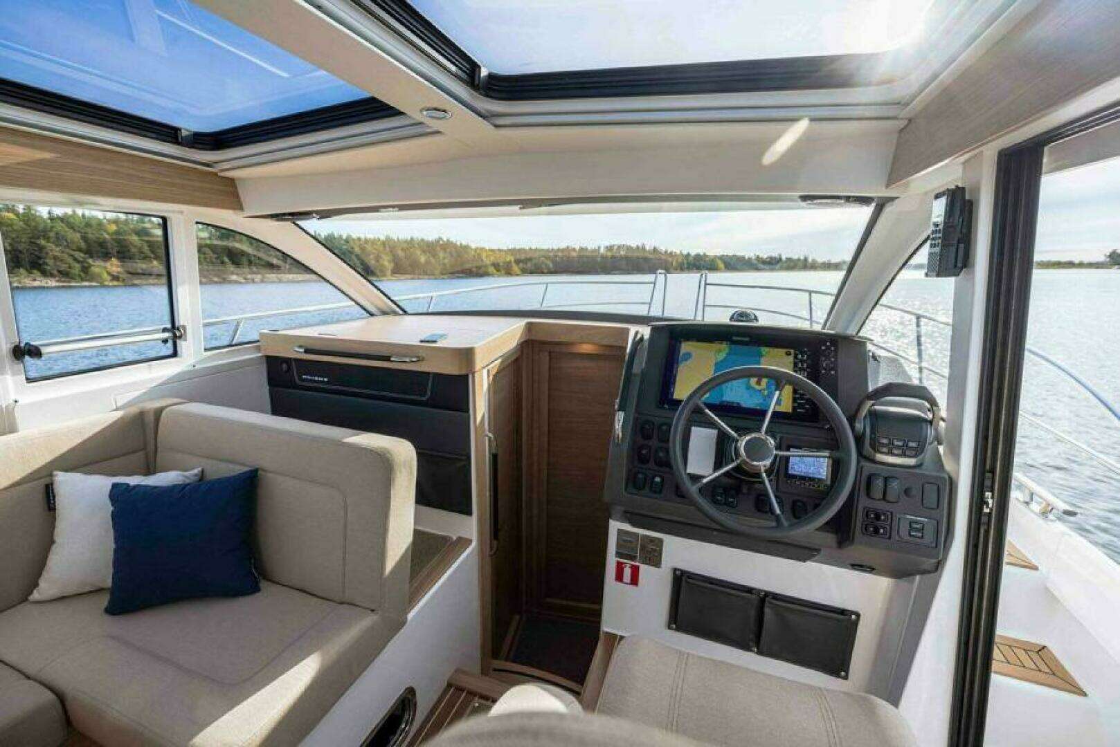 2025 Nimbus 365 Coupe - Image 8