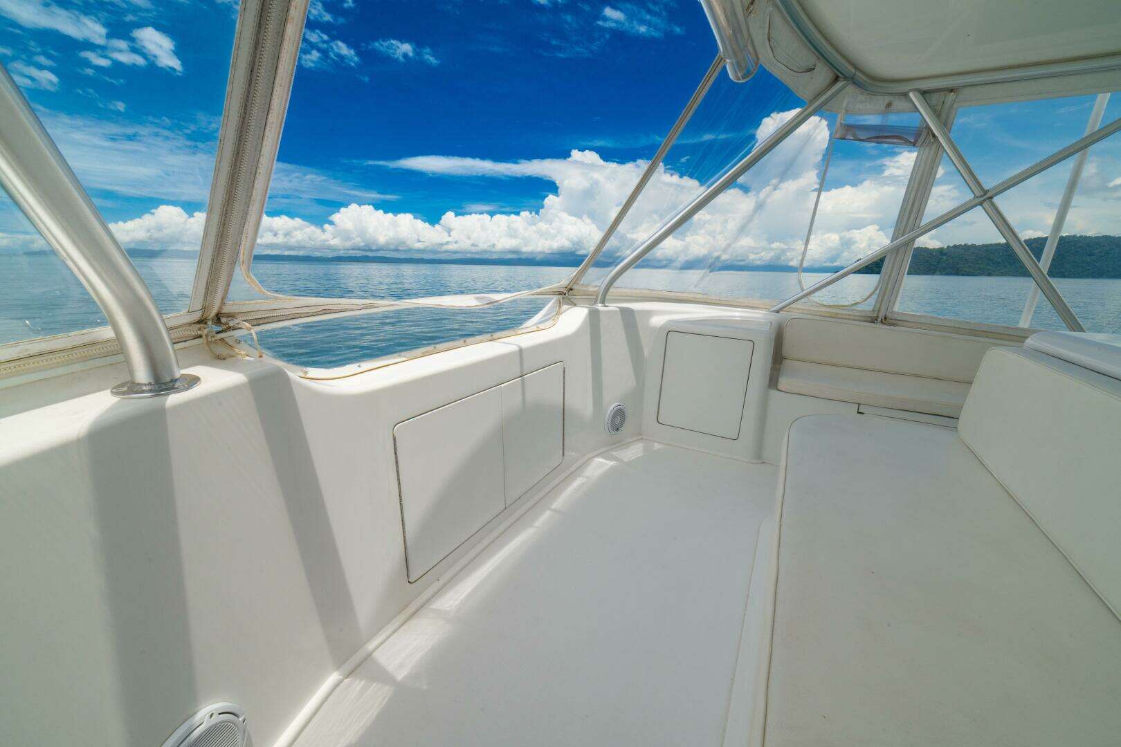 2004 Viking 61 Convertible - Image 19