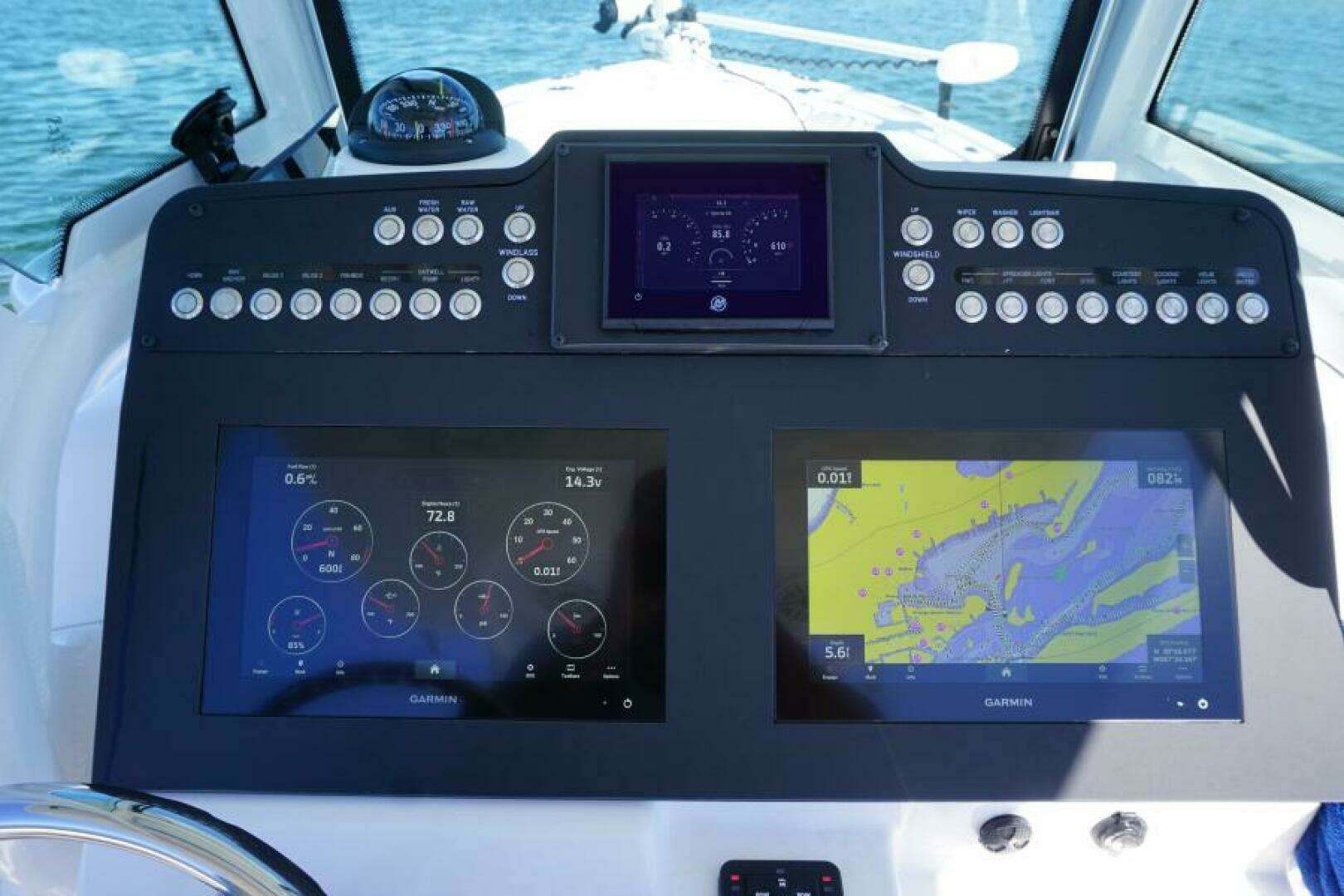 2022 Everglades 253 Center Console - Image 10