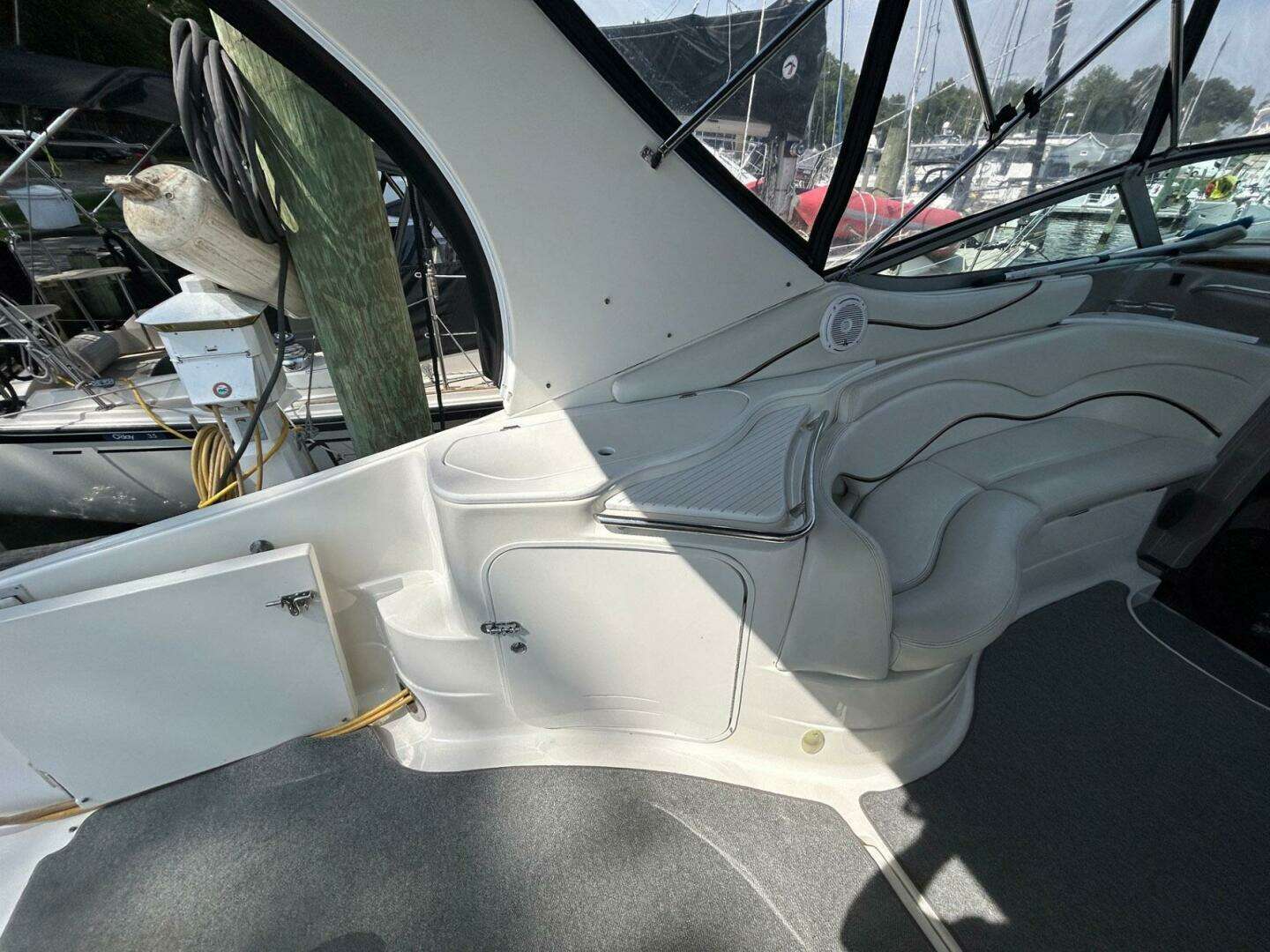 2001 Wellcraft 3700 Martinique - Image 12