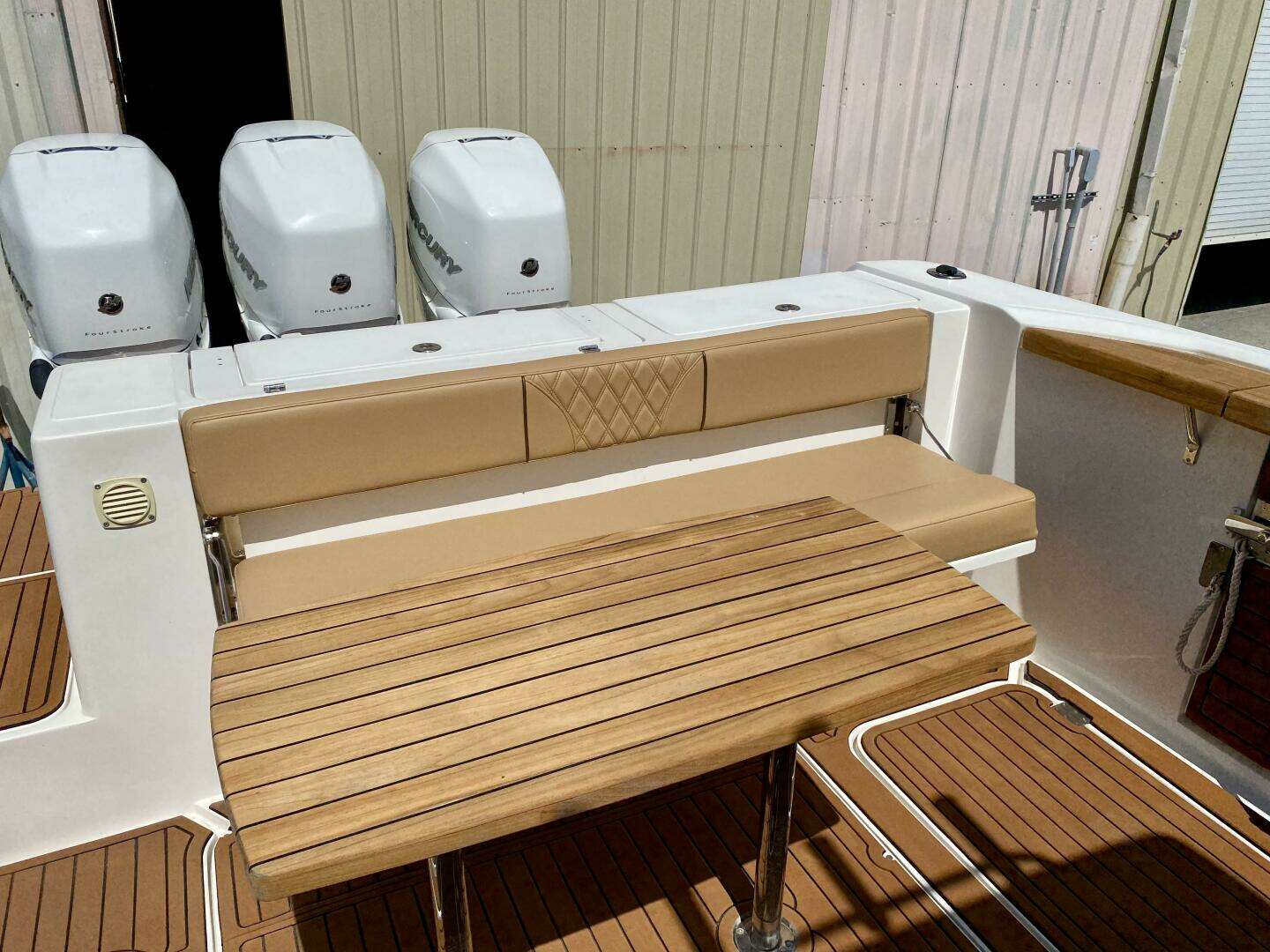 2023 Fishing Raptor 390 Solarium - Image 14