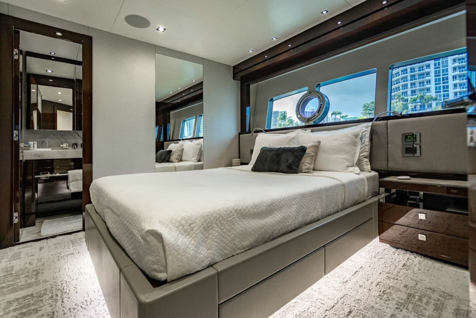 2019 Sunseeker 95 Motor Yacht - Image 68