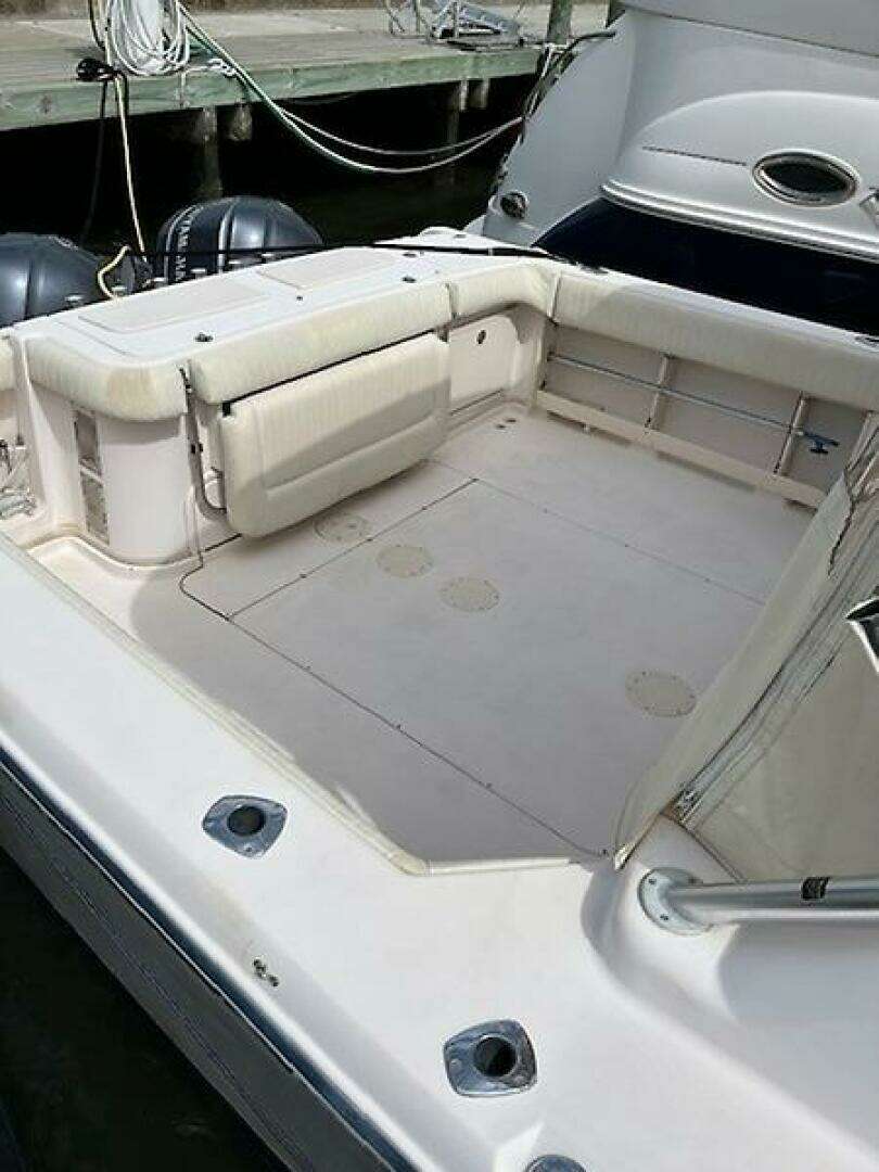 2006 Grady-White 330 Express - Image 5