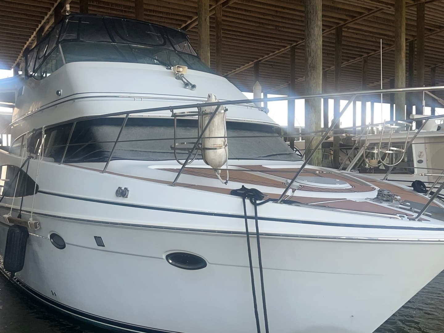 2001 Carver 466 MY - Image 5