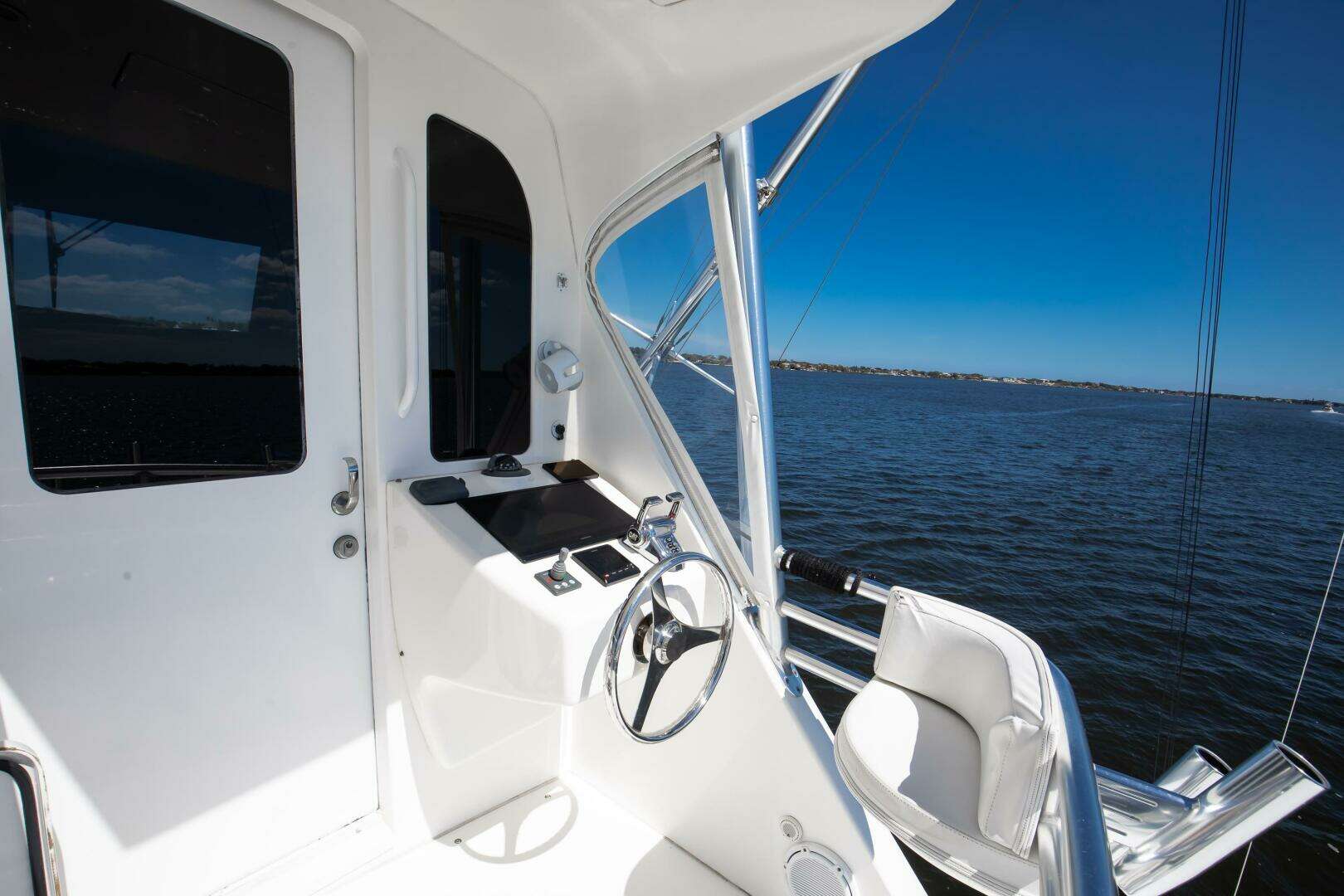 2009 Viking 64 Enclosed Bridge w/ Tower - Image 10