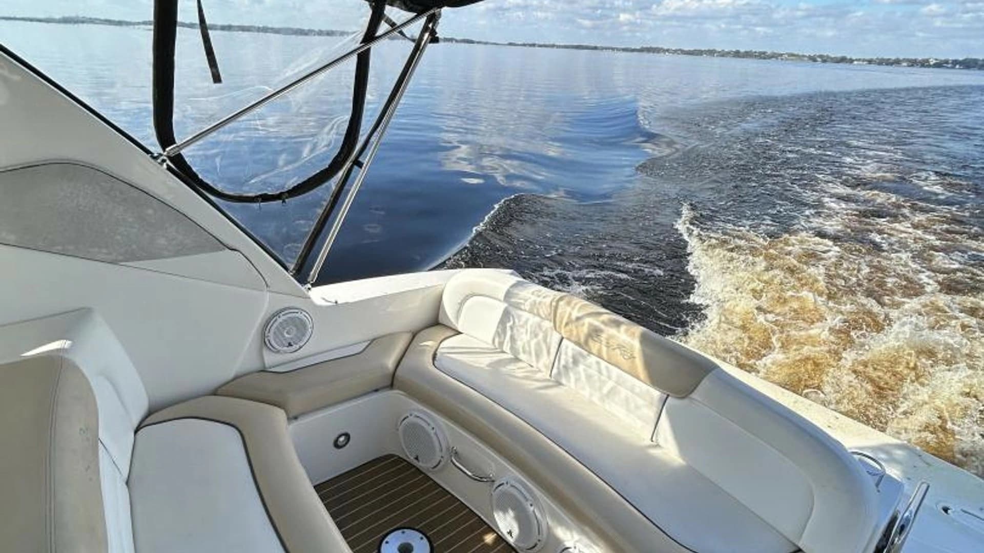 2009 Sea Ray 310 Sundancer - Image 4
