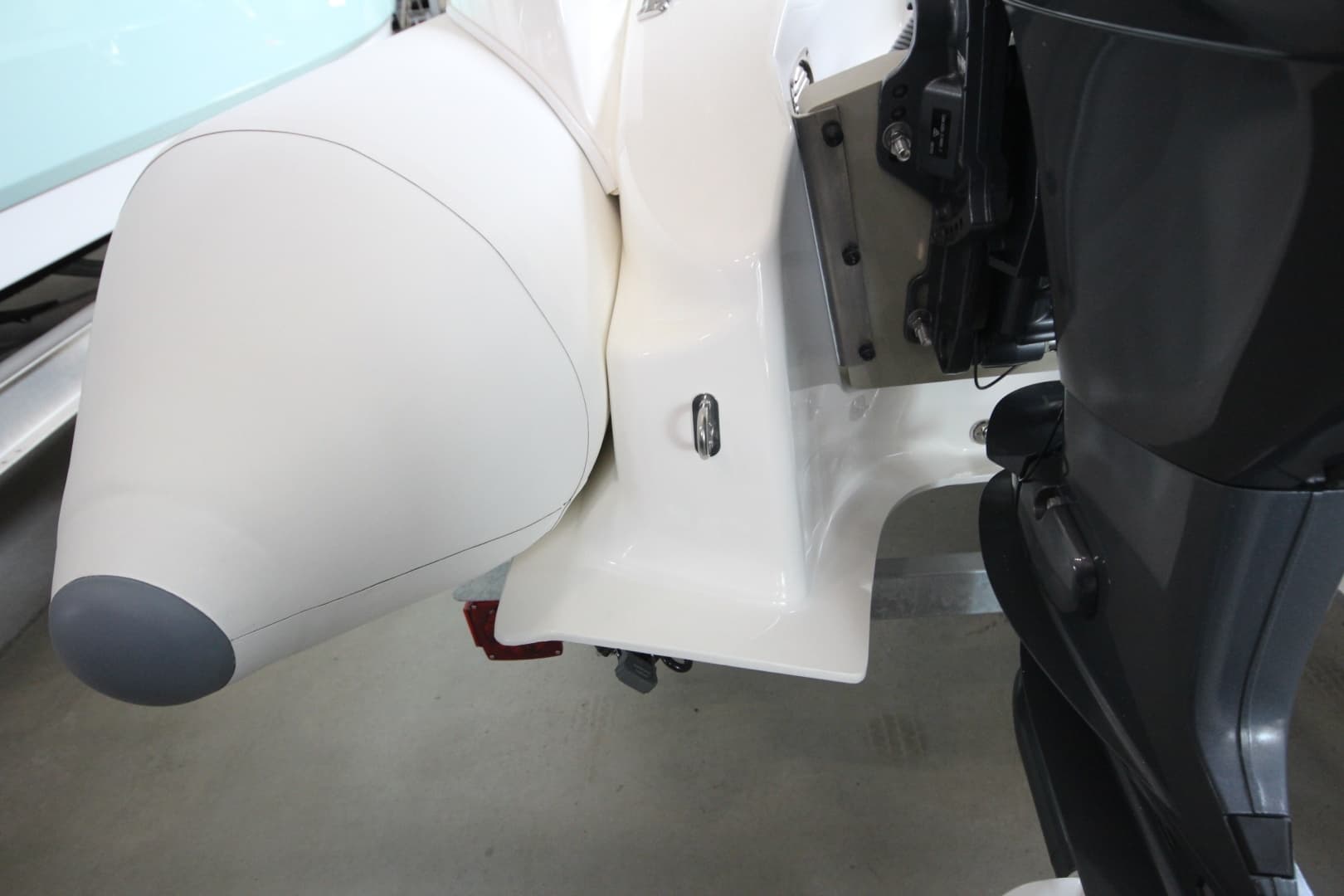 2026 Zodiac Yachtline 360 Deluxe NEO - Image 7