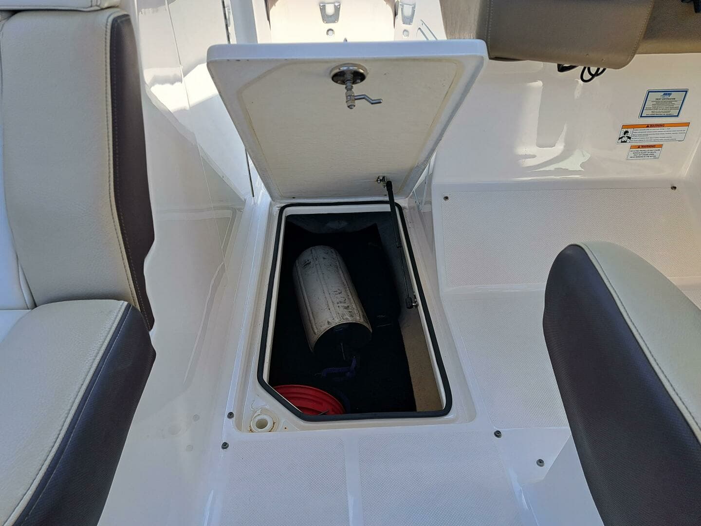2014 Regal 2700 Bowrider - Image 31