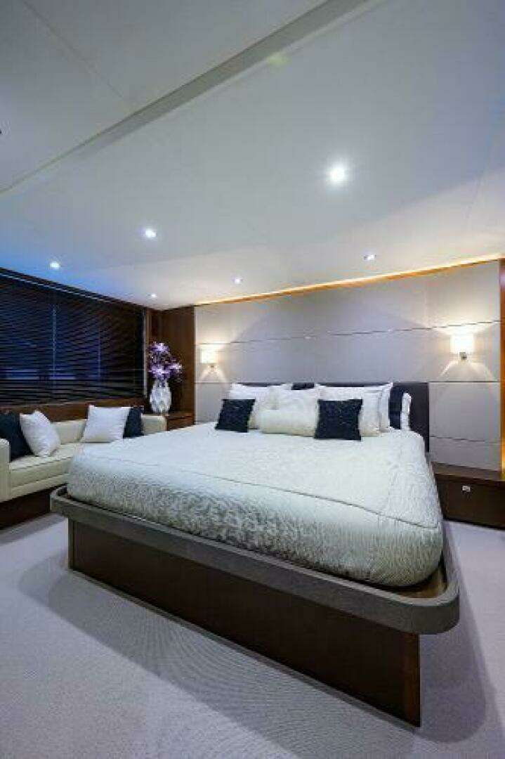 2013 Princess V62 - Image 7