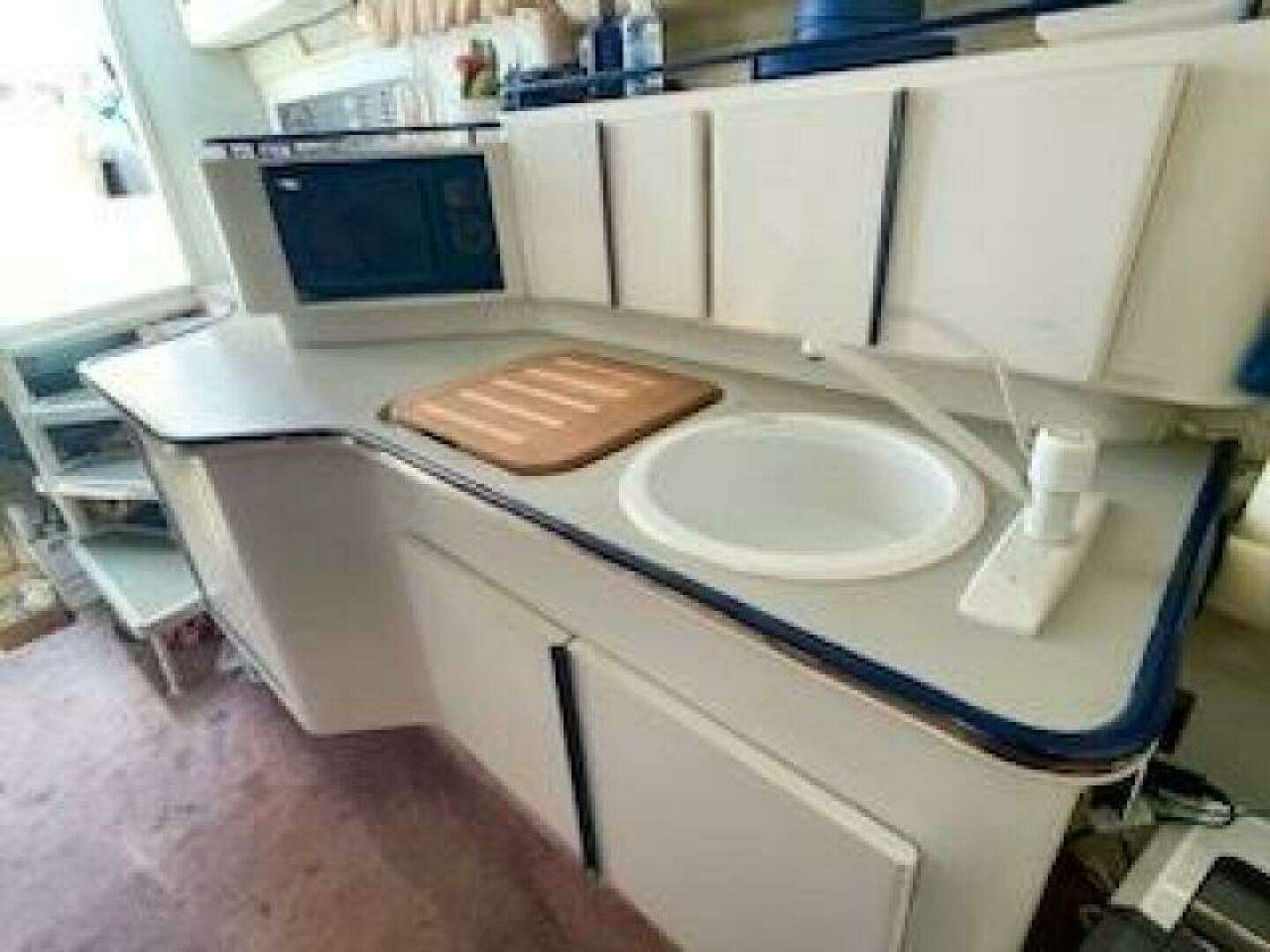 1990 Wellcraft Monaco 3000 - Image 10