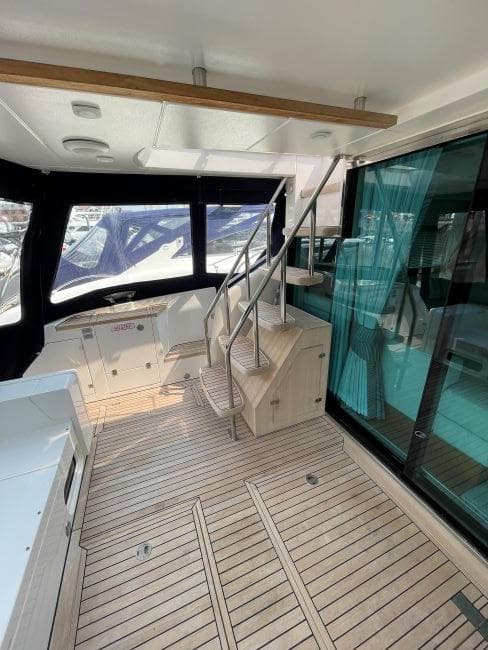 Fairline Squadron 58 - Cockpit 2