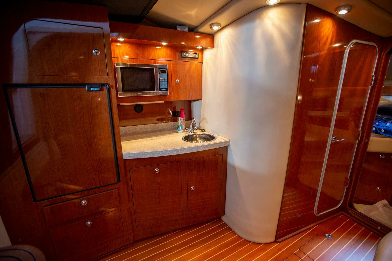 2008 Regal 2760 Sport Yacht - Image 9