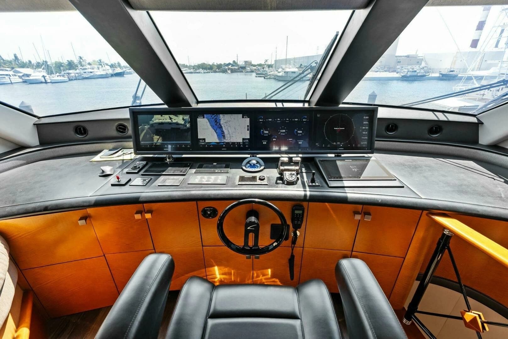 2006 Lazzara Yachts 84 Skylounge - Image 17