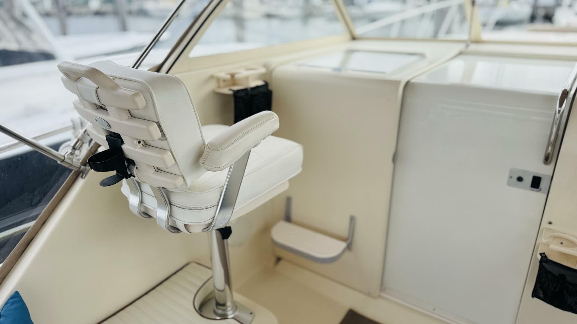 2007 Mainship Pilot 30-11 - Image 9
