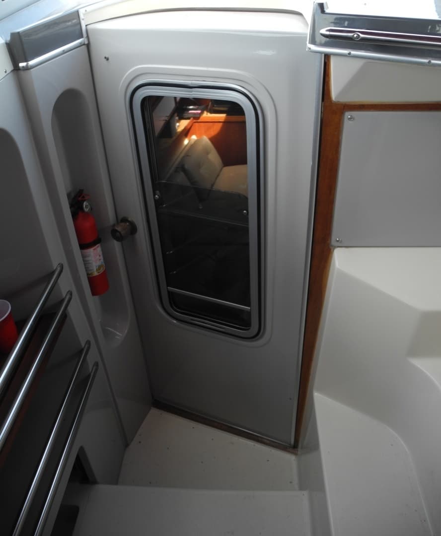 1984 Cruisers Yachts Ultra Vee 336 - Image 12