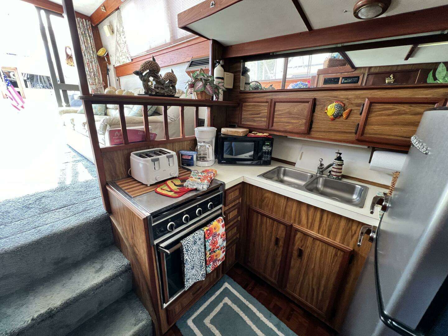 1979 Viking 35 Convertible - Image 17