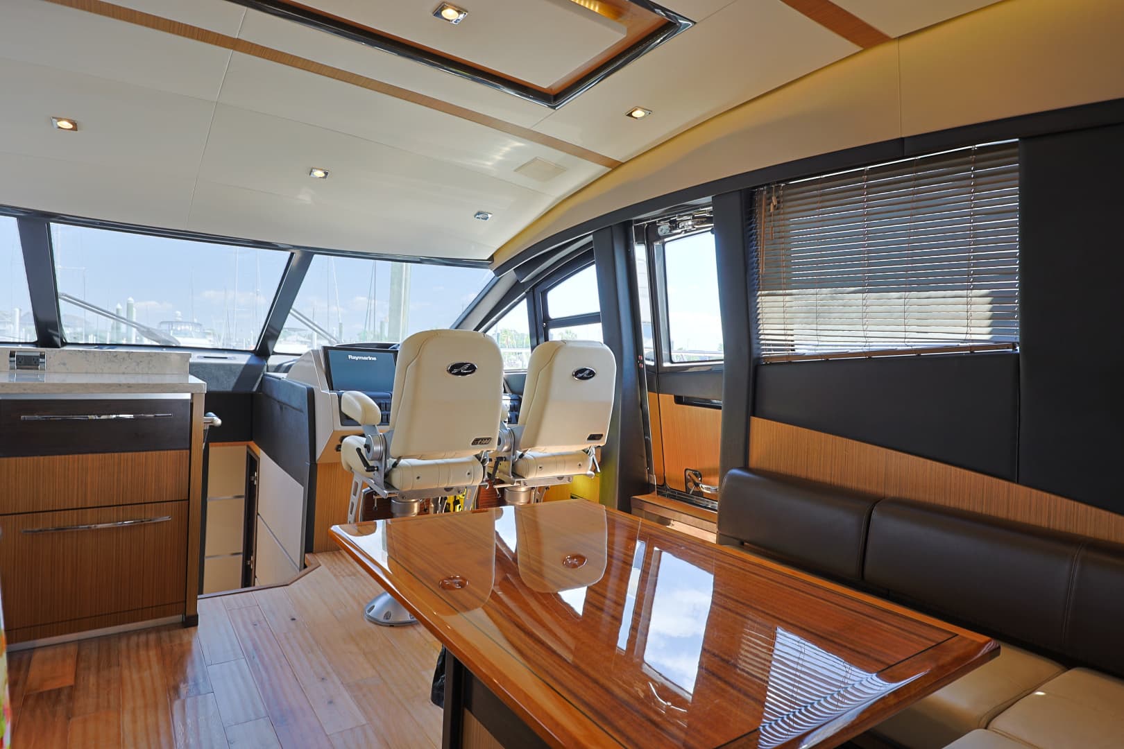 2017 Sea Ray L650 Fly - Image 29