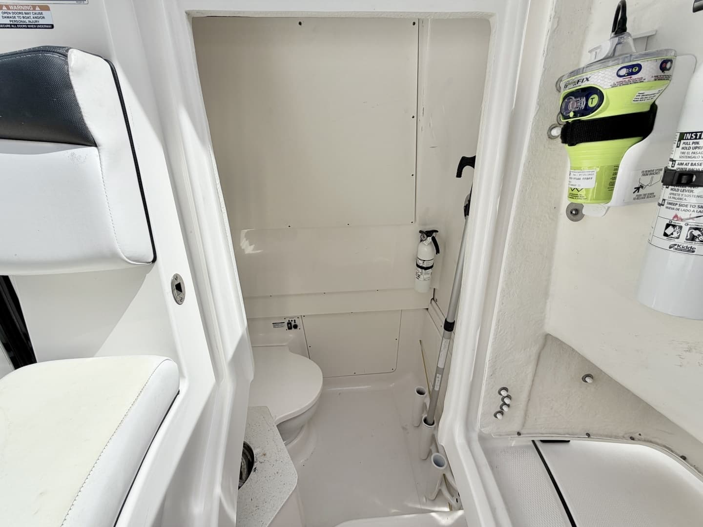 2021 Robalo R302 Center Console - Image 16