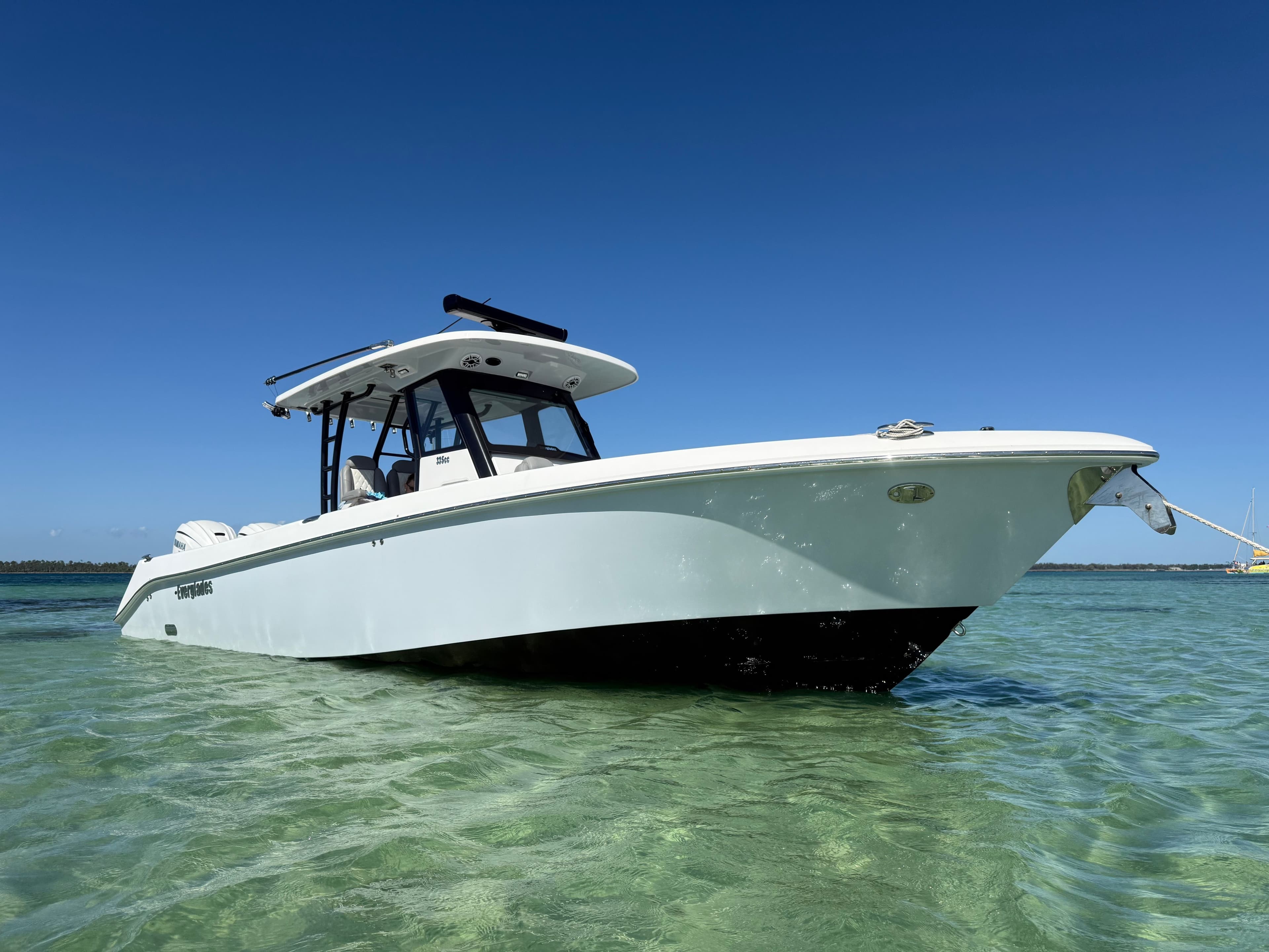 2023 EVERGLADES 335 CC - Image 4