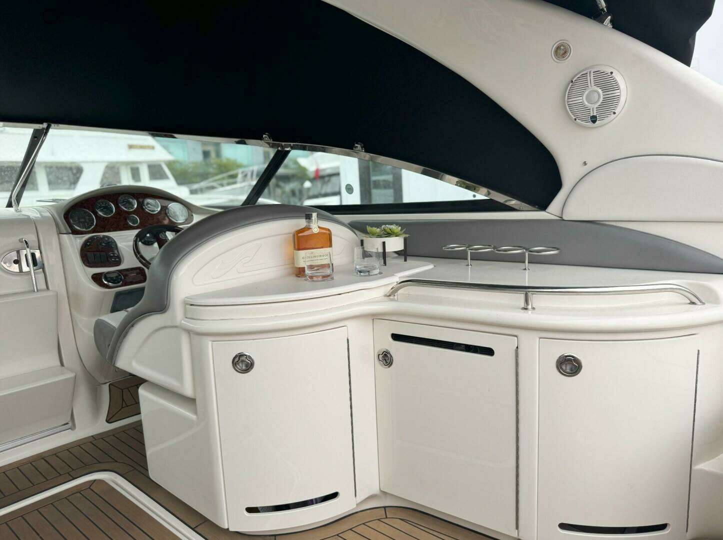 2007 Sea Ray 29SLX with cuddy cabin - Image 14