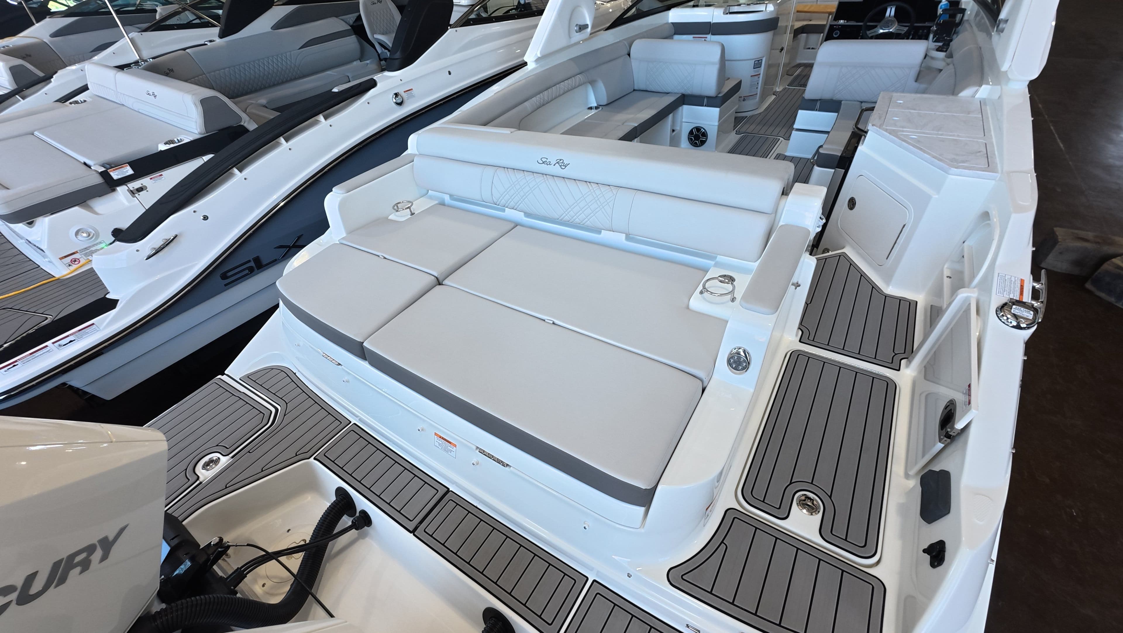 2026 Sea Ray SDX 290 Outboard - 8