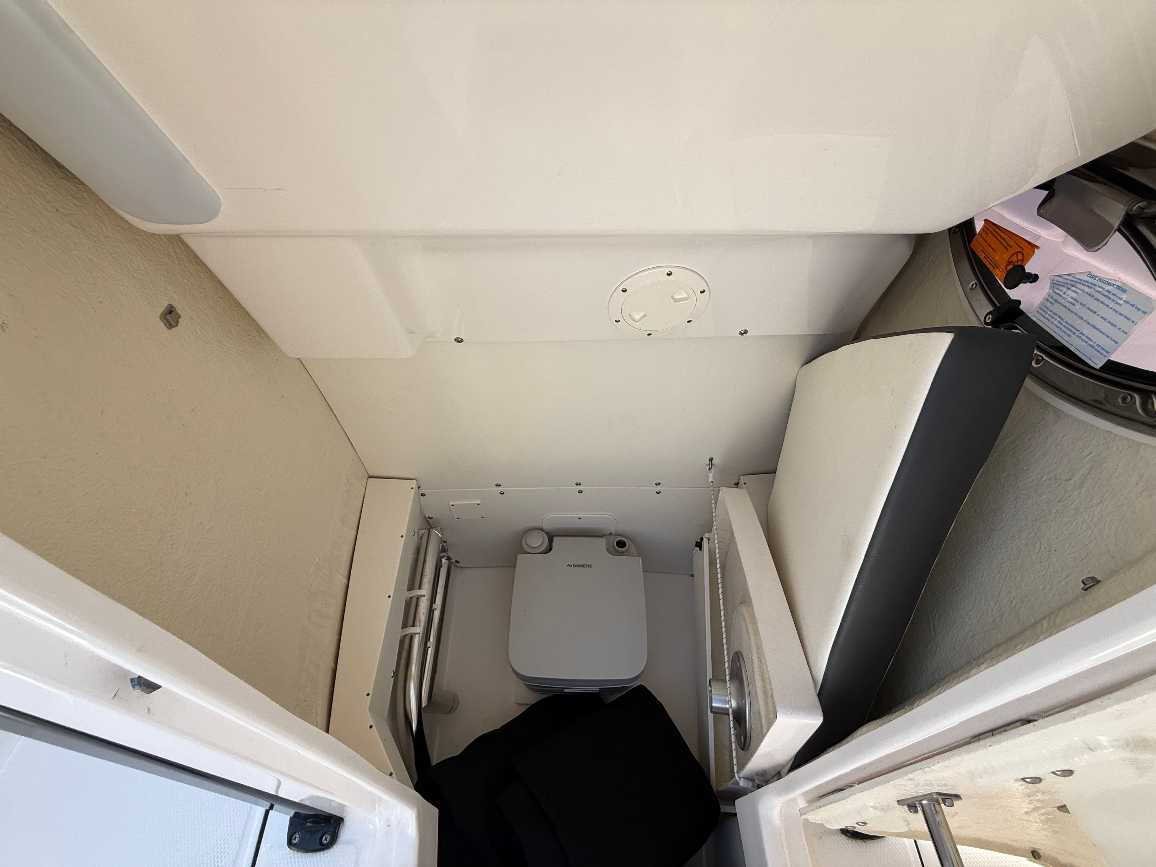 2022 ROBALO 230 CC - Image 26