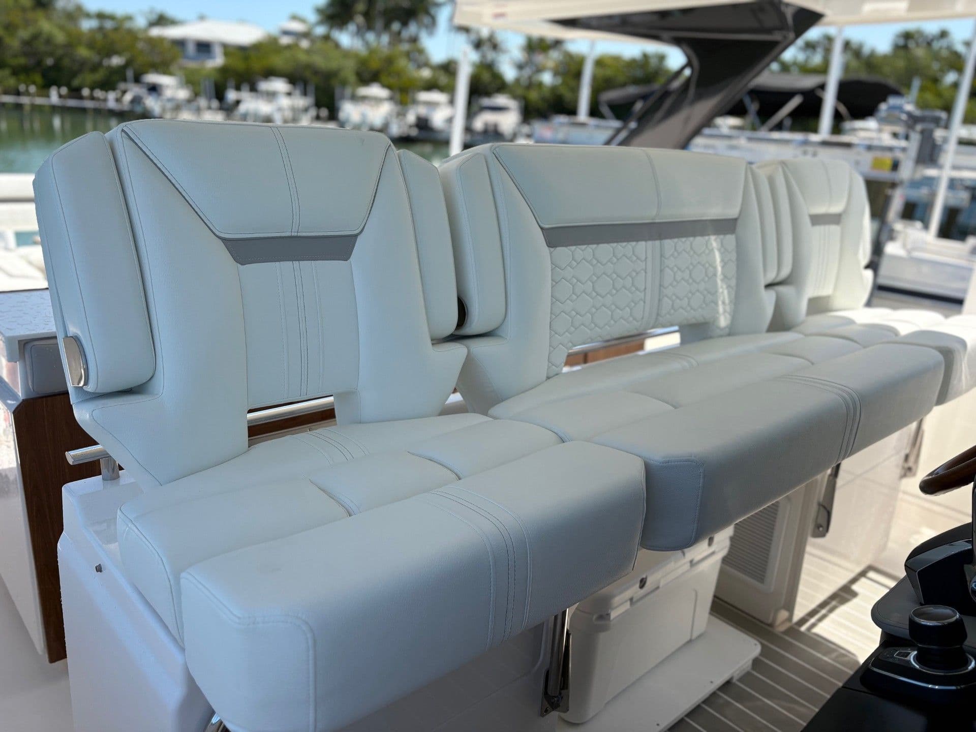 2026 TIARA YACHTS 43 LS - Image 14